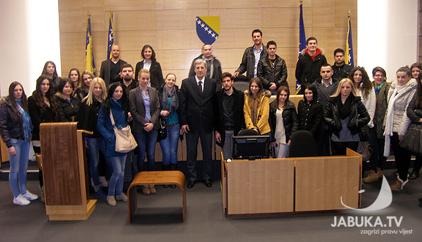 studenti_parlament_al_jazeera_balkans_1