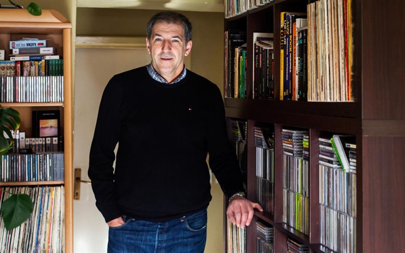 Vedran Vrčić pored svoje bogate kolekcije nosača zvuka