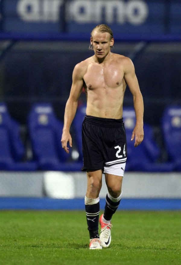 vida shirtless