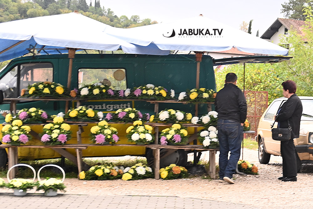 Prodavači ikebana okupirali ulice hercegovačkih gradova Jabuka tv