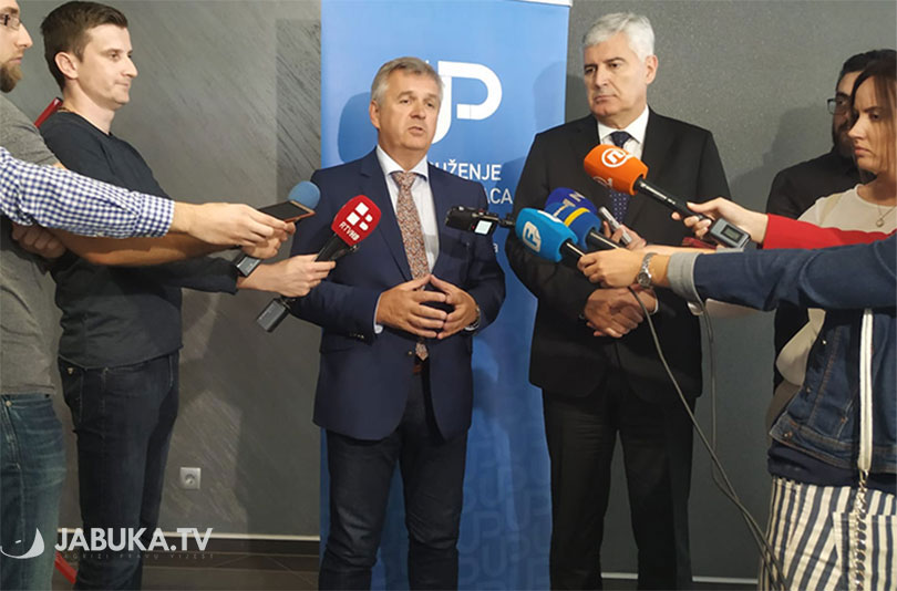Da ga pitam jesmo li još uvijek na sastanku