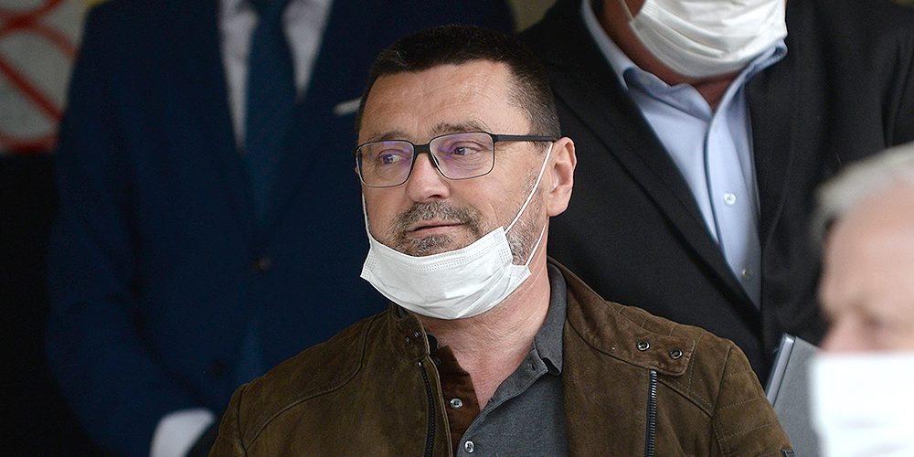 dr. Ante Kvesić, prije davanja izjave na konferenviji za medije ispred zgrade Vlade ŽZH