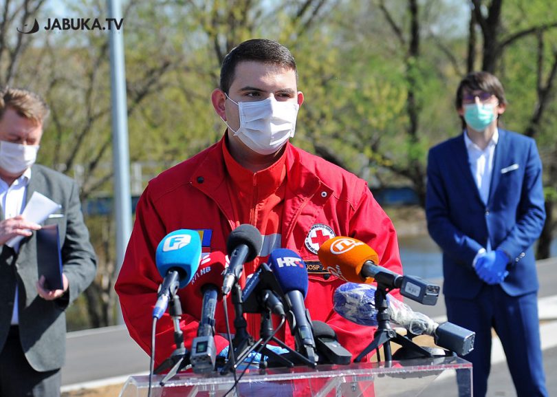 Josip Zelenika ispred Crveni križ ŽZH na konferenciji za medije Stožera civilne zaštite ŽZH u Širokom Brijegu