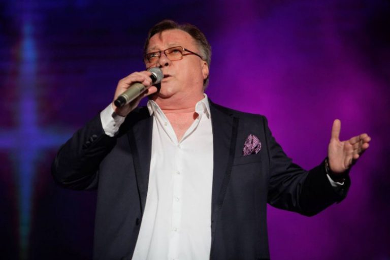 Spektakl u Ljubuškom Halid Bešlić otvara sezonu koncerata Jabuka.tv