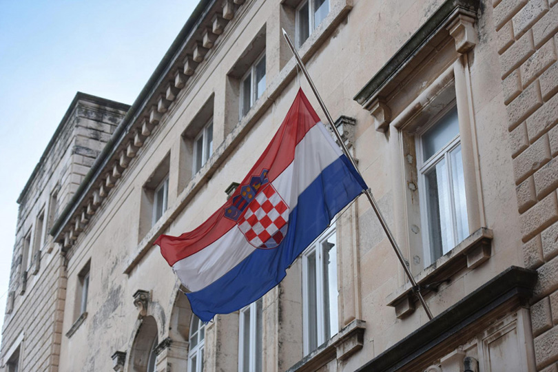 Zapalio hrvatsku zastavu i dobio mjesec dana zatvora