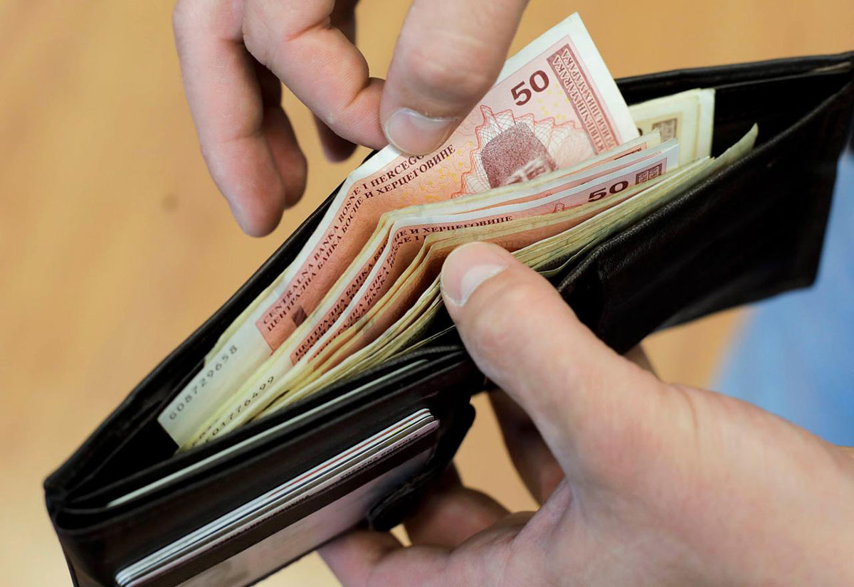 U RS-u minimalac prema stručnoj spremi, u FBiH svima isti