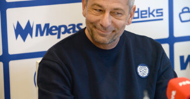 Dean Klafurić, hrvatski je nogometni trener. Trenutačno je trener Širokog Brijega