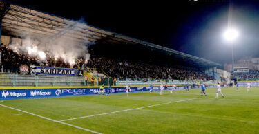 Škripari, Stadion Pecara