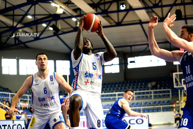 Maliek White