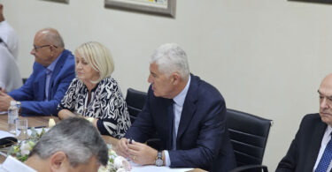 Predsjedništvo HNS-a BiH raspravljalo o napadima na Hrvate i statusu hrvatskoga jezika Predsjedništvo HNS-a BiH raspravljalo o napadima na Hrvate i statusu hrvatskoga jezika
