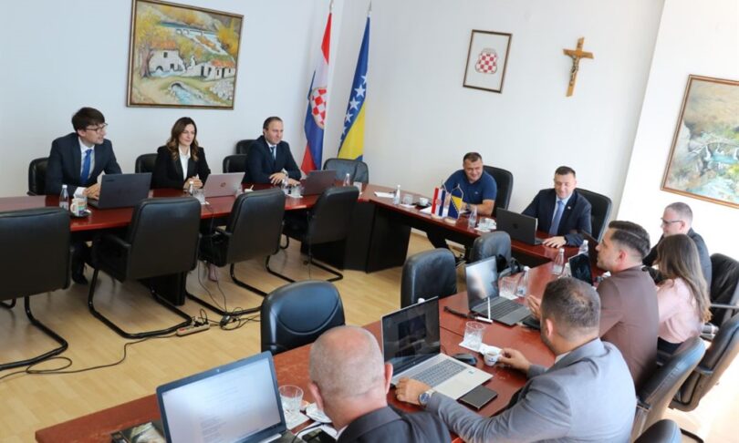 VLADA ŽZH: Utvrđen tekst Zakona o izmjenama i dopunama Zakona o državnim službenicima u tijelima državne službe i Zakona o građenju VLADA ŽZH: Utvrđen tekst Zakona o izmjenama i dopunama Zakona o državnim službenicima u tijelima državne službe i Zakona o građenju
