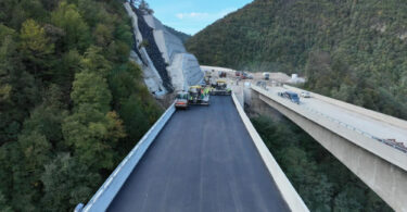 Počelo asfaltiranje najteže dionice sjevernog dijela Koridora VC Počelo asfaltiranje najteže dionice sjevernog dijela Koridora VC