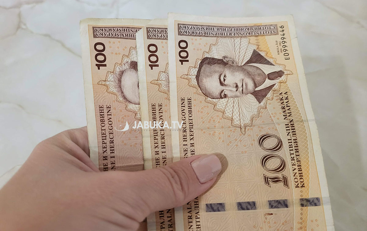 Uskoro odluka: ”Dodatak” na plaću mora ostati 300 KM? Uskoro odluka: ”Dodatak” na plaću mora ostati 300 KM?