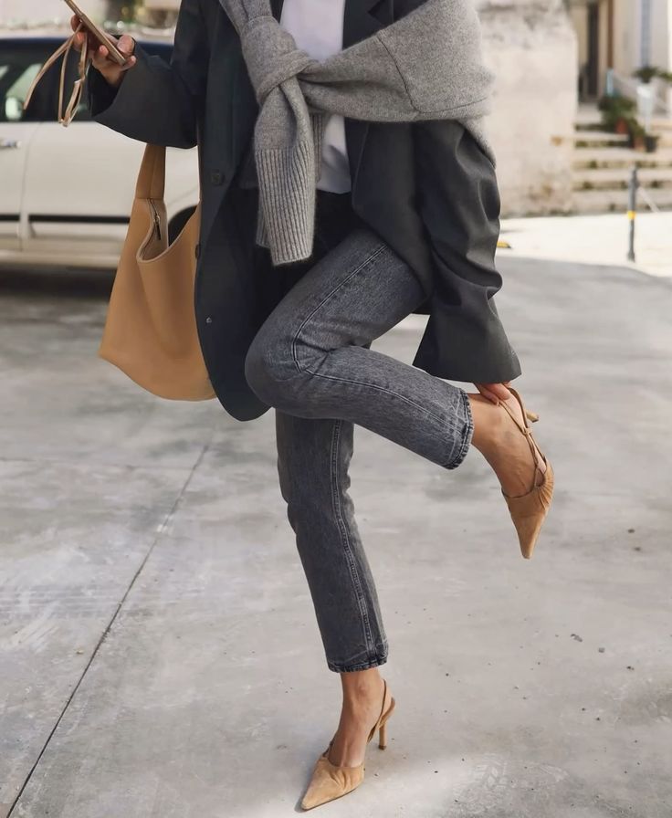 Kako vizualno izdužiti noge: 4 modna trika koja čine čuda za vašu figuru