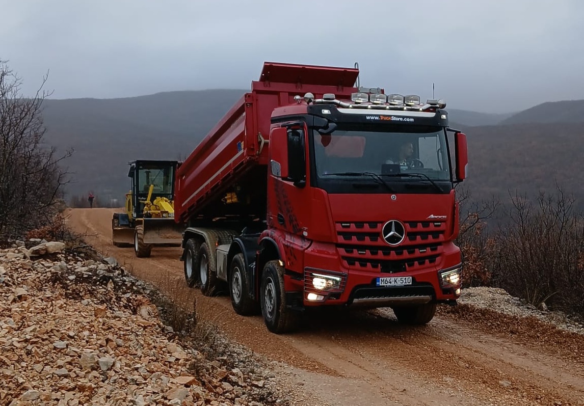 U Širokom Brijegu krenuli cestovni radovi na više lokacija