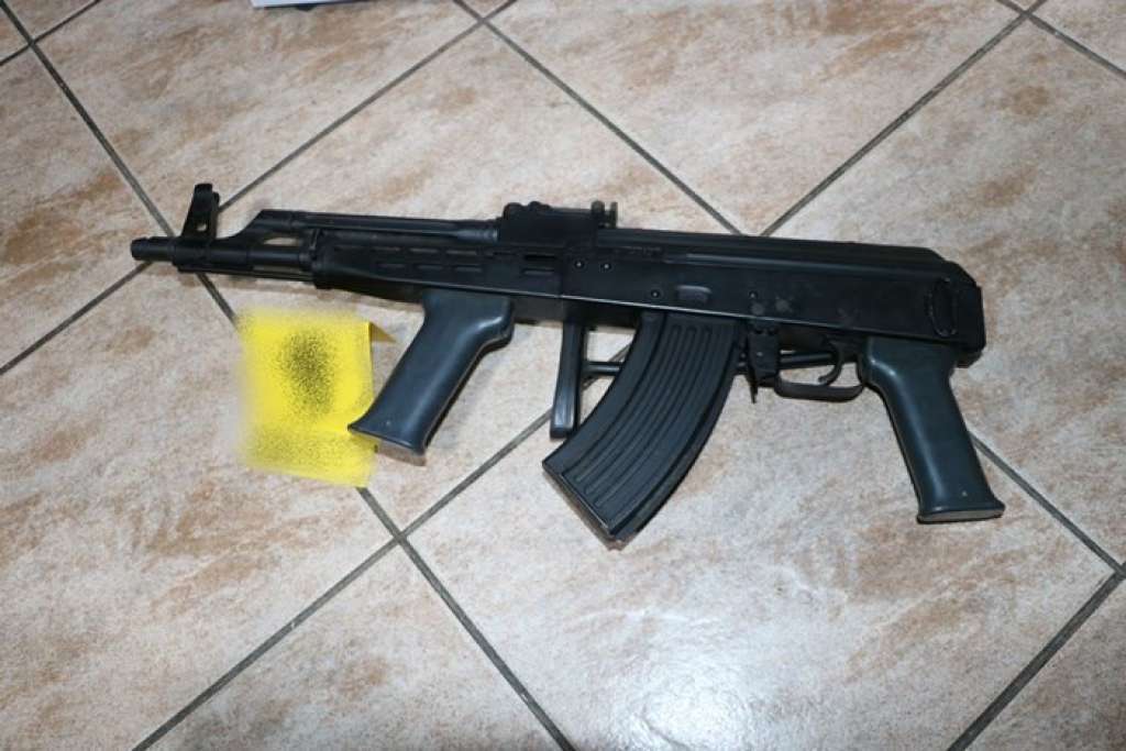 Francuz uhvaćen s arsenalom oružja i eksploziva u autobusu bh. registracija