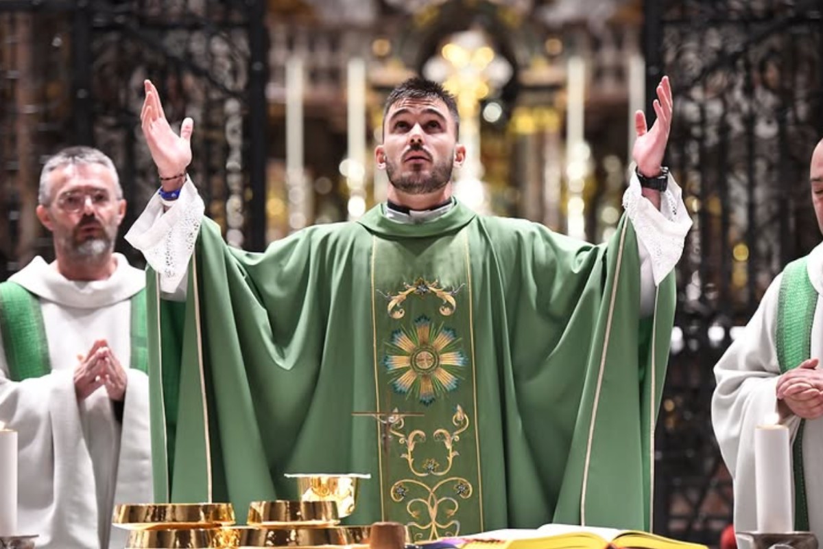 Lekcija o ljubavi: Svećenik pozvao na gašenje “Gospodina Savršenog” Lekcija o ljubavi: Svećenik pozvao na gašenje “Gospodina Savršenog”