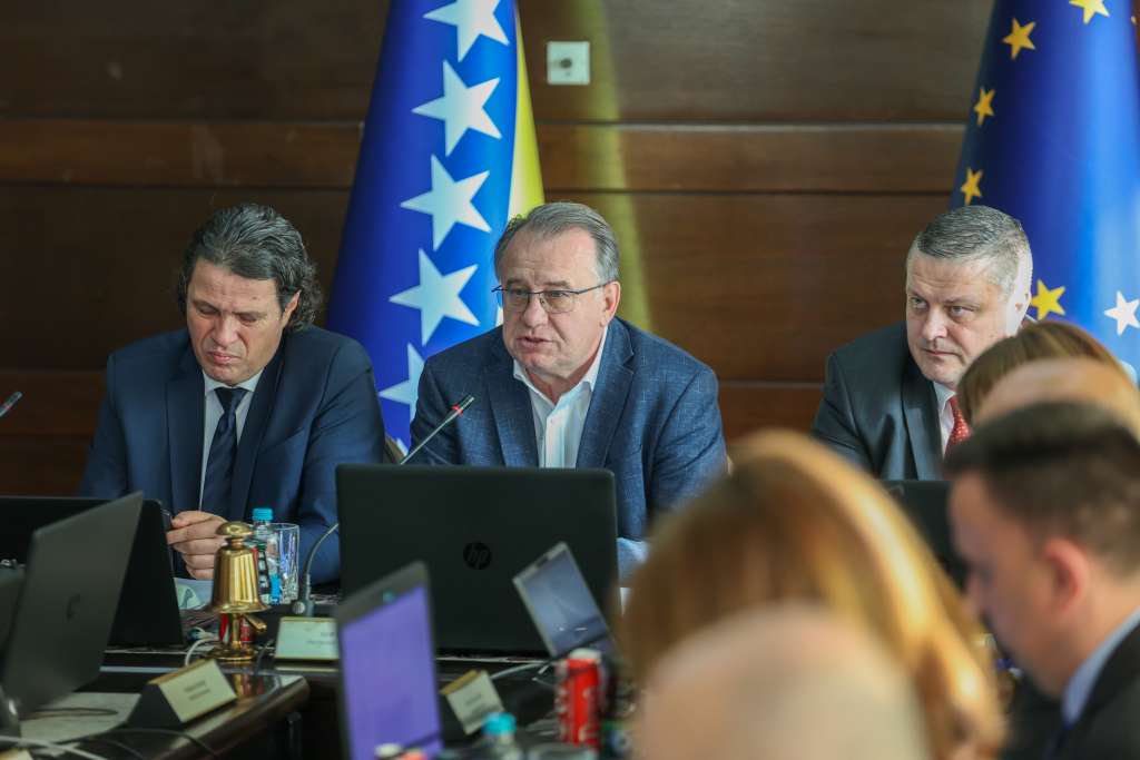 Upozorenje premijera poslodavcima: Pomoć od 300 KM ne smije služiti za smanjenje plaća