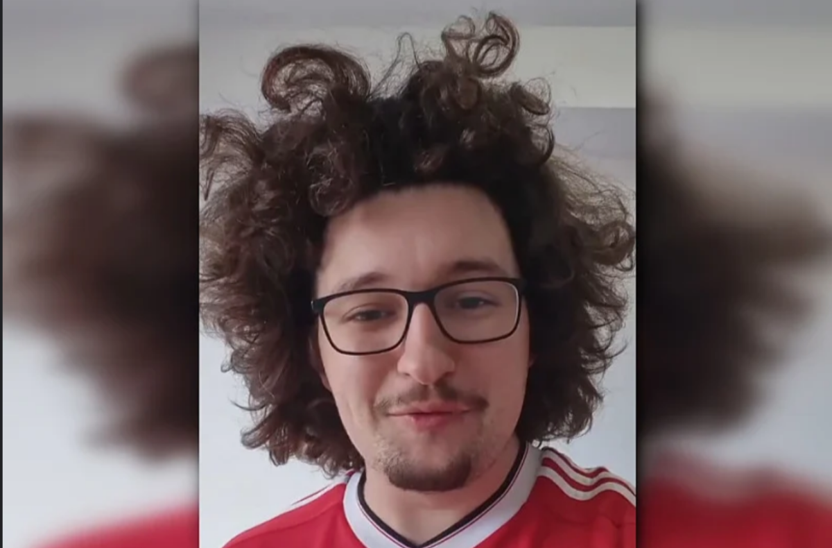 Čekao je 490 dana: Viralni navijač Manchester Uniteda napokon ide na šišanje?