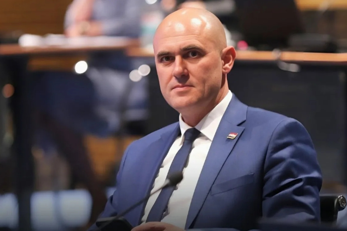 Dabro: Zabranite petokraku pod kojom je razaran Vukovar i napuštam sabor Dabro: Zabranite petokraku pod kojom je razaran Vukovar i napuštam sabor