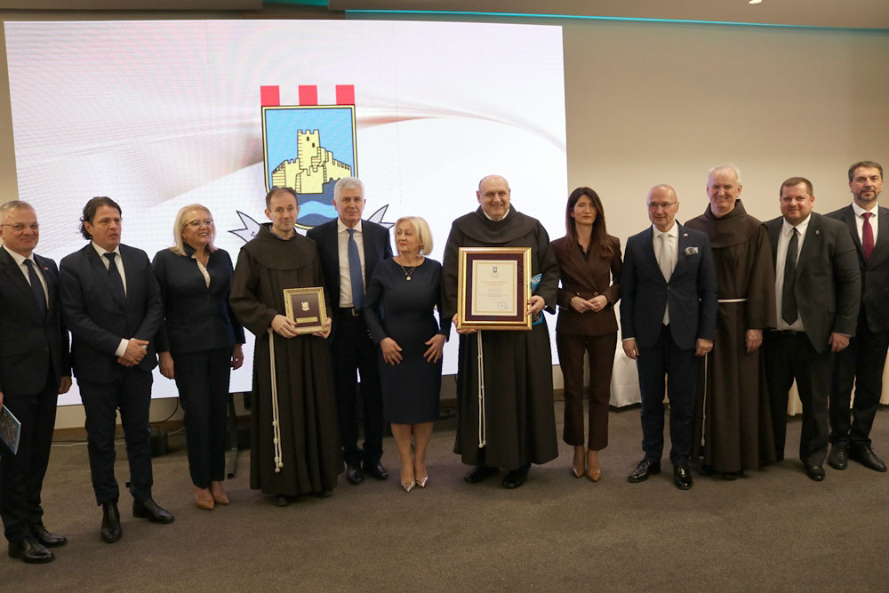 Ljubuški proslavio Dan Grada: Franjevac dobitnik nagrade za životno djelo