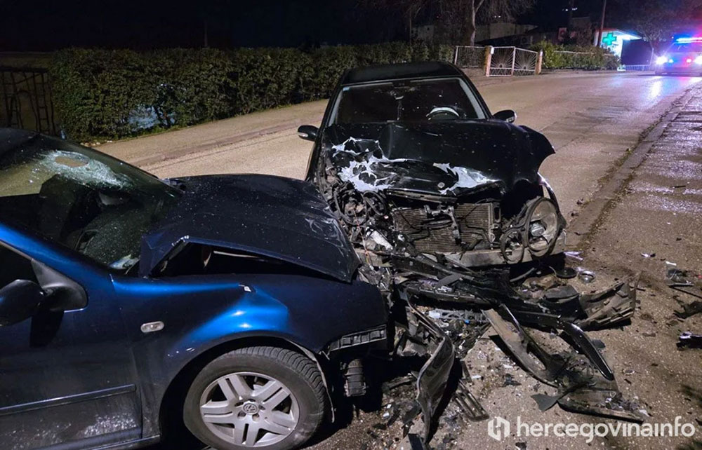 Tri osobe hospitalizirane nakon teške prometne nesreće u Mostaru