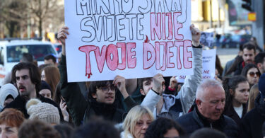 Stotine mladih šesti dan na ulicama Sarajeva, za subotu najavljen veliki prosvjed