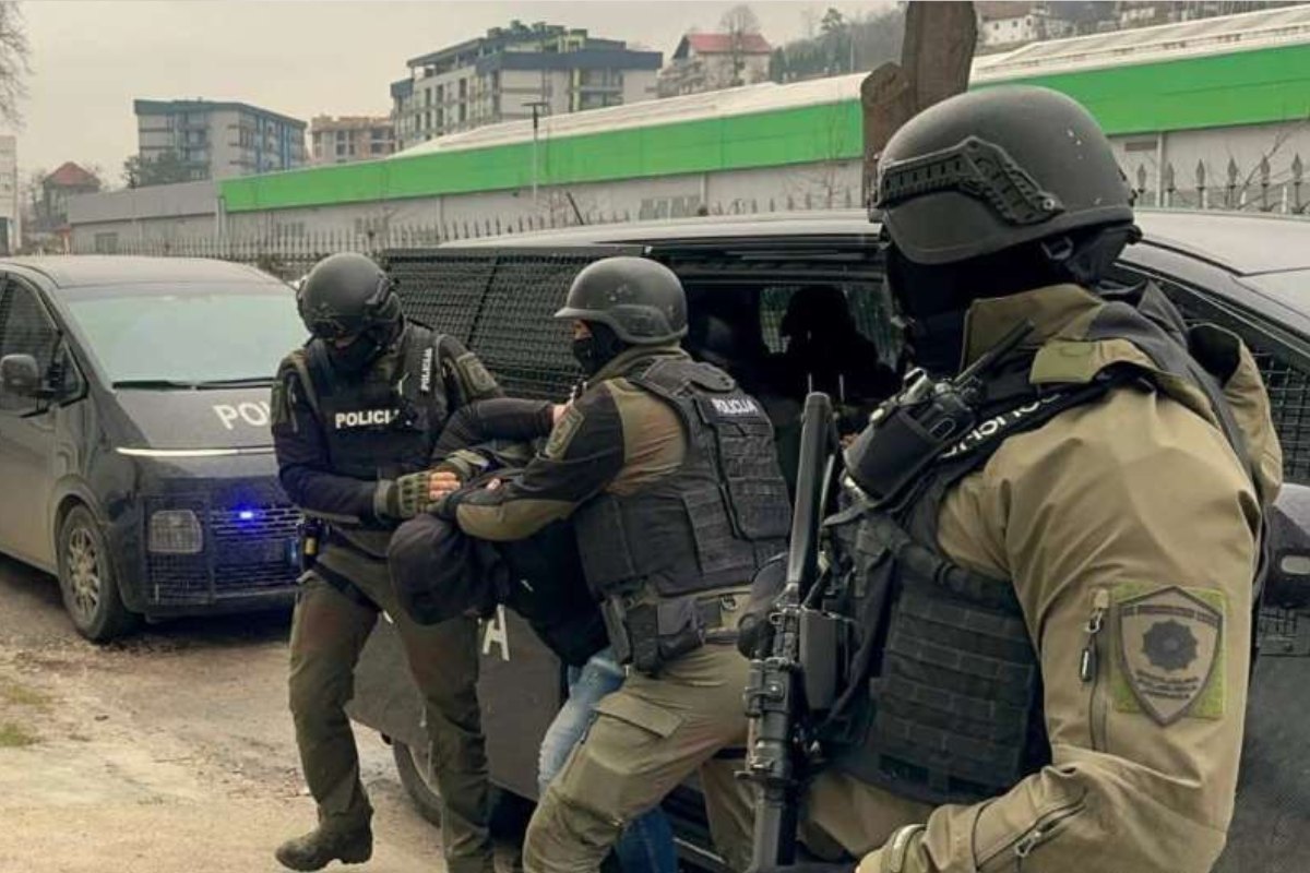 Akcija “Lovac” u Vitezu: Zaplijenjena droga i oružje, uhićene tri osobe