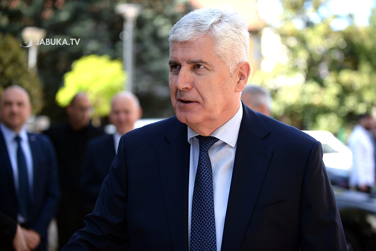 Čović najavio razgovore: Moramo relaksirati odnose Hrvata i Bošnjaka u Federaciji BiH Čović najavio razgovore: Moramo relaksirati odnose Hrvata i Bošnjaka u Federaciji BiH