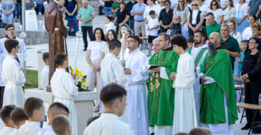 Fra Slaven Brekalo predslavio sedmi dan devetnice sv. Anti na Humcu Fra Slaven Brekalo predslavio sedmi dan devetnice sv. Anti na Humcu