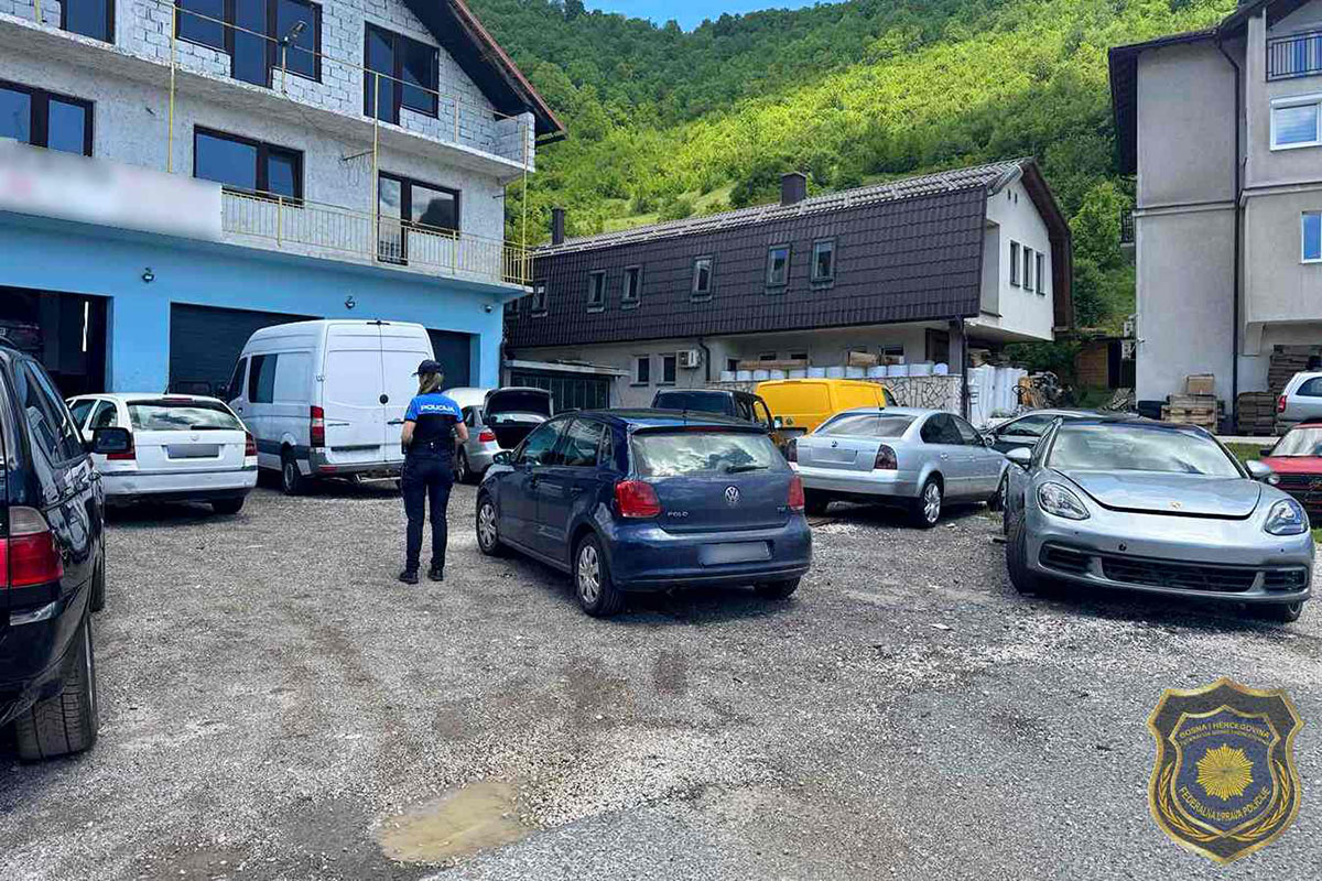 Velika akcija FUP-a: Prepravljali brojeve šasija i fingirali prometne nesreće, uhićene dvije osobe