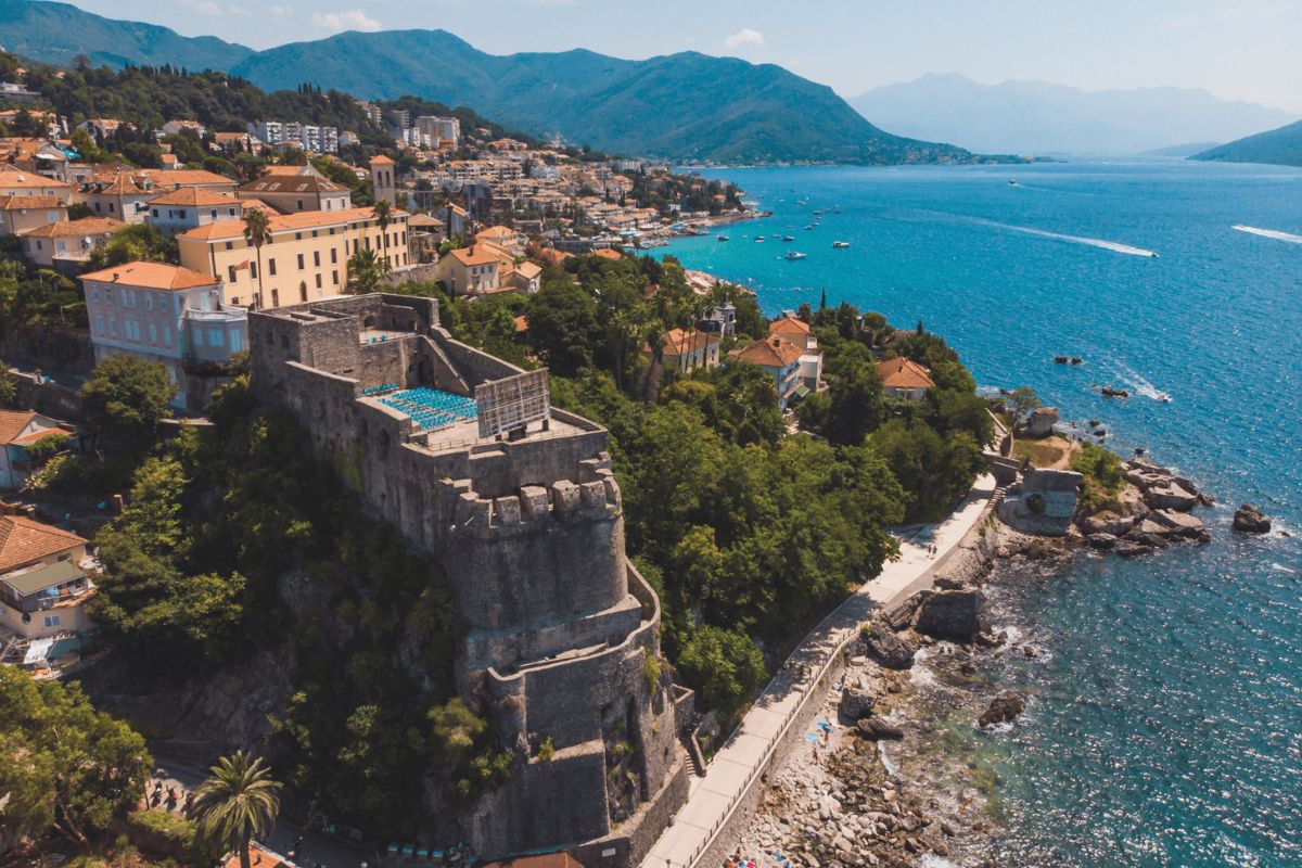 Kazne do 150 eura: Turistička destinacija u susjedstvu zabranila šetnju bez dijela odjeće Kazne do 150 eura: Turistička destinacija u susjedstvu zabranila šetnju bez dijela odjeće