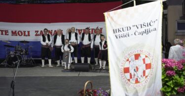 Lipanjske zore u Višićima: Sveta misa za branitelje i nastupi brojnih HKUD-ova Lipanjske zore u Višićima: Sveta misa za branitelje i nastupi brojnih HKUD-ova