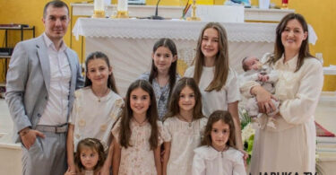Radost u Ljutom Docu: Kršteno osmo dijete u obitelji Šakić Radost u Ljutom Docu: Kršteno osmo dijete u obitelji Šakić