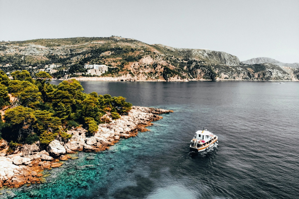 Na ovaj predivni hrvatski otok bačena je kletva: Mračna tajna i danas plaši posjetitelje Na ovaj predivni hrvatski otok bačena je kletva: Mračna tajna i danas plaši posjetitelje