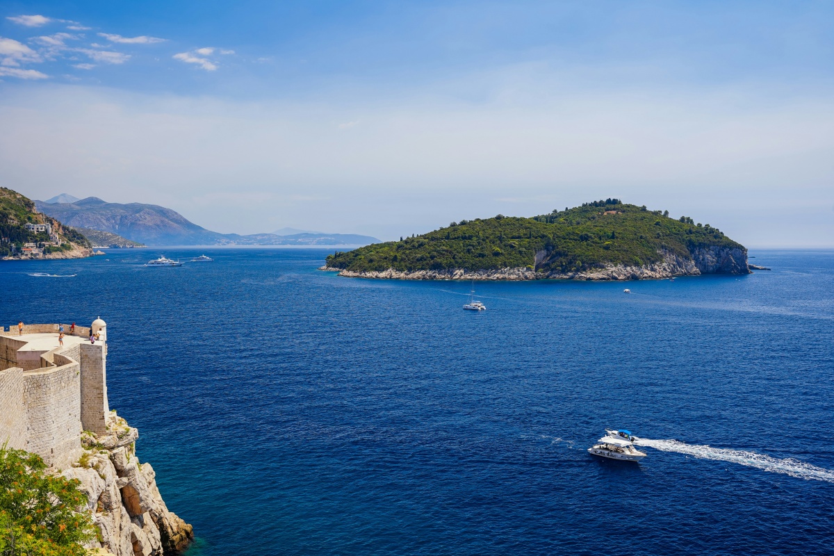 Na ovaj predivni hrvatski otok bačena je kletva: Mračna tajna i danas plaši posjetitelje