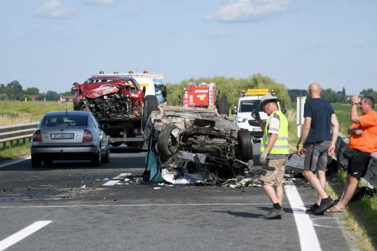 Policija objavila tko je izazvao strašnu nesreću kod Virovitice s četvero poginulih Policija objavila tko je izazvao strašnu nesreću kod Virovitice s četvero poginulih