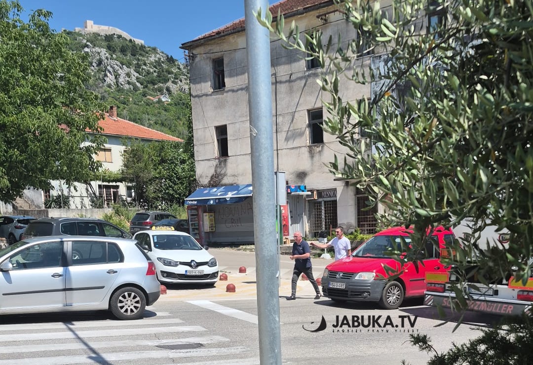 Sudar kod hotela Bigeste u Ljubuškom: Promet se odvija usporeno Sudar kod hotela Bigeste u Ljubuškom: Promet se odvija usporeno